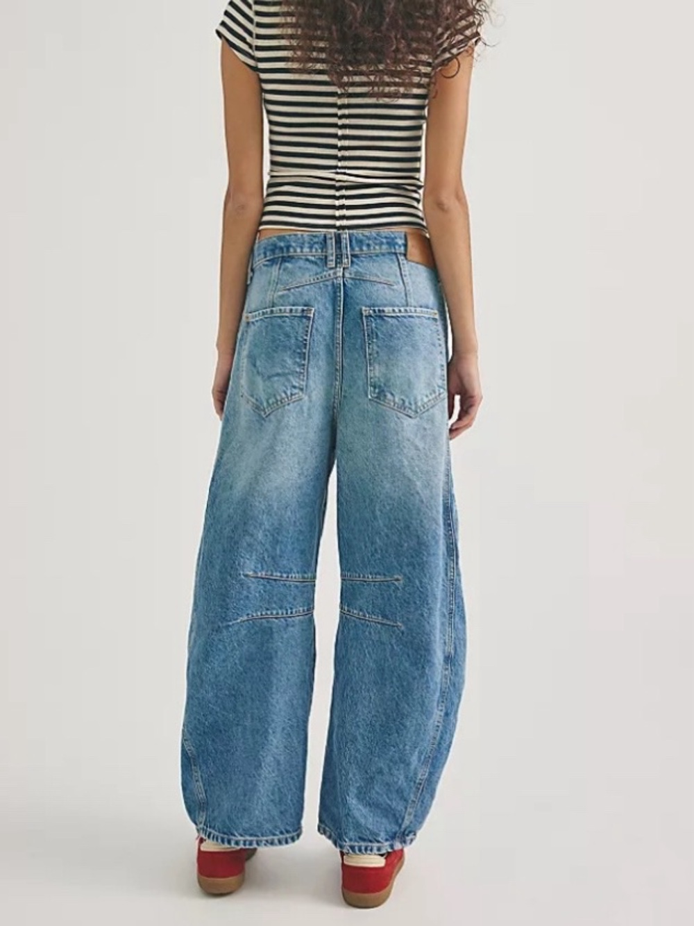 We The Free Good Luck Mid Rise Barrel Jeans Size 29 Medium Wash Wide Leg Denim - Picture 3 of 16